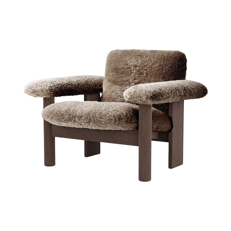 Brasilia Lounge Chair, Low Back - Sheepskin - Audo Copenhagen - Chairs - Natural Oak - Sahara - HORNE
