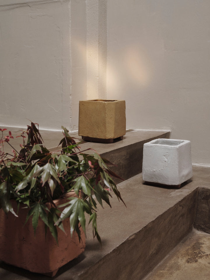Kurinu Pot - Ferm Living - Planters - White - HORNE