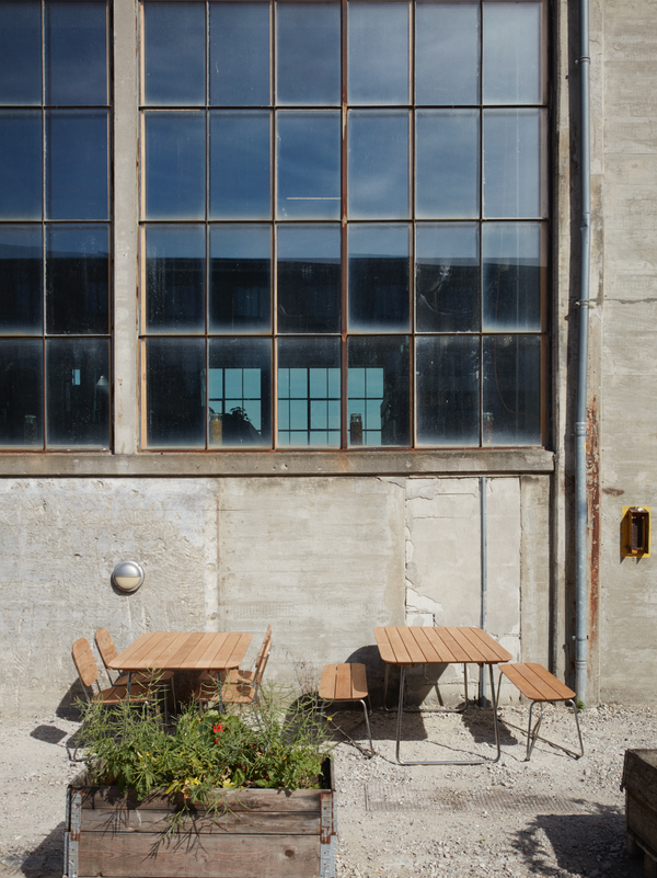 Lilium Bench - Skagerak by Fritz Hansen - Outdoor Furniture - HORNE