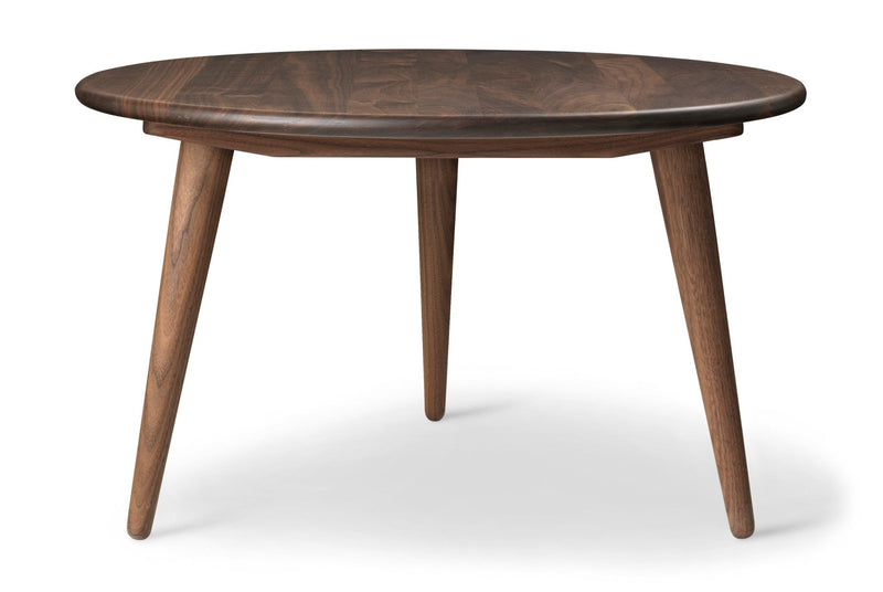 Small, round oak wood coffee table by Carl Hansen & Son