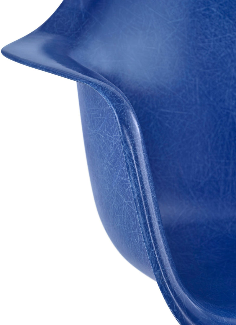 Eames® Molded Fiberglass Armchair – Dowel Base - Herman Miller® - Chairs - White - Natural Maple - Parchment - HORNE